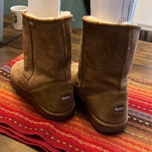 GUC EMU shearling boots